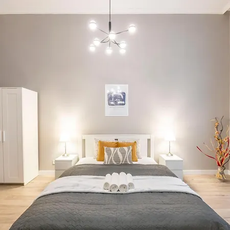 Cozy Leo In The Heart Of * ブダペスト